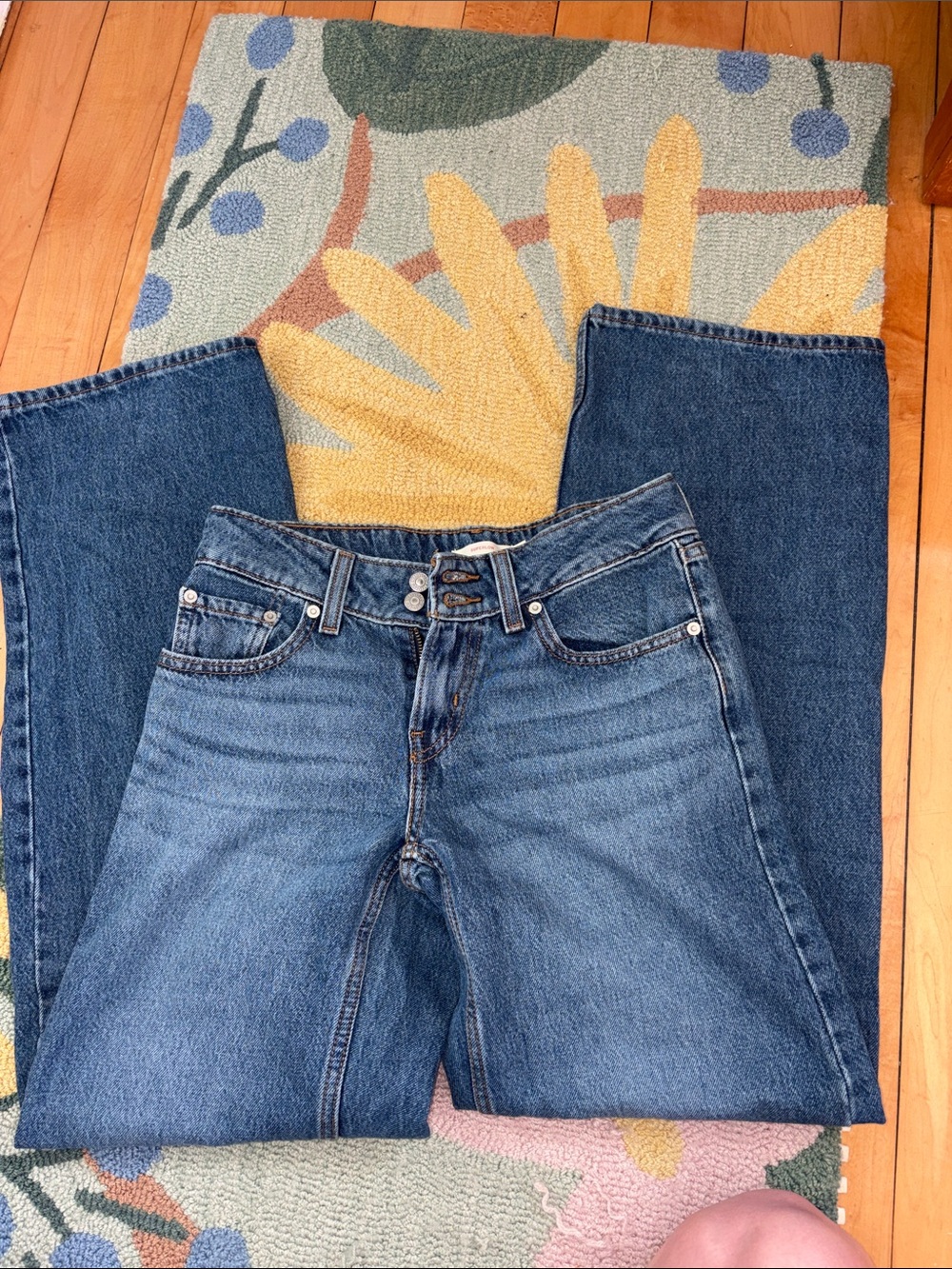 Levi’s Low Rise Straight Leg Jean